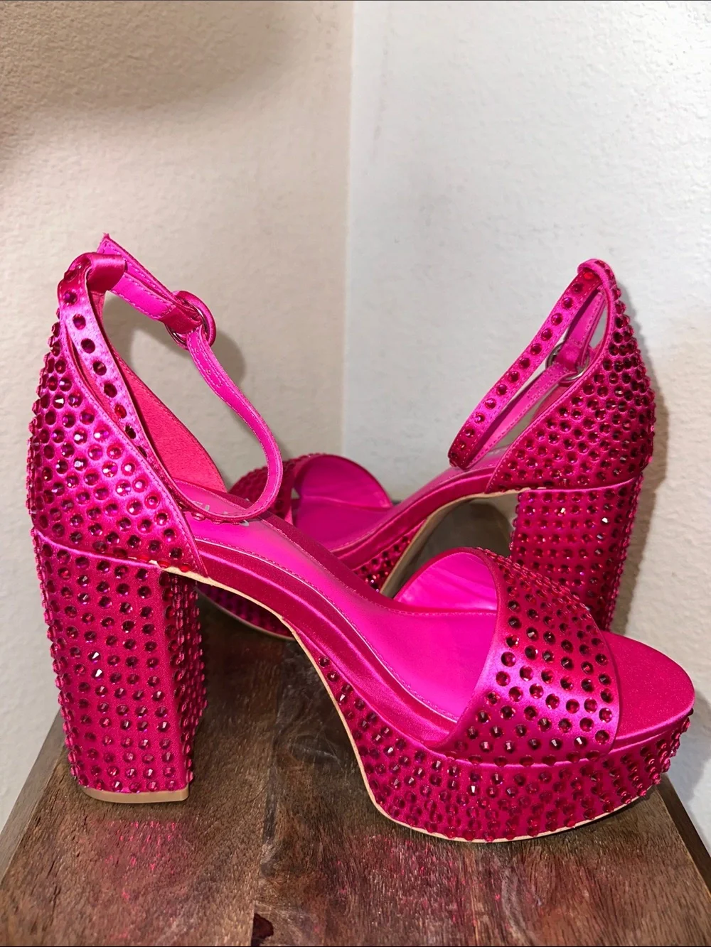 D'Amelio Mayvinaa Rhinestone Platform Sandals Vibrant Pink Size 8.5